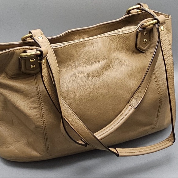 Coach 2006 Soho Tan Pebbled Leather Flap Shoulder Bag ONE DAY SALE!!!! 🎉🛍️👛🌺👑🎈 - Picture 3 of 8